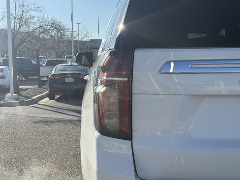 Used 2023 Chevrolet Suburban Premier image 34