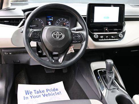 Used 2025 Toyota Corolla LE FWD image 31