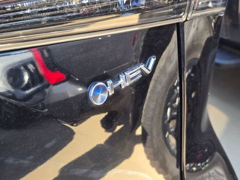 Used 2025 Toyota Highlander XLE AWD/4WD image 21