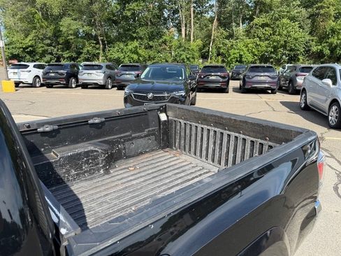 Used 2018 Toyota Tacoma SR5 AWD/4WD image 7
