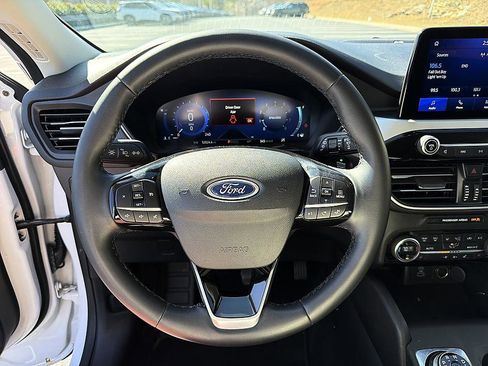 Used 2021 Ford Escape SEL w/ Technology Package image 4