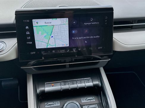 Used 2025 Lincoln Nautilus Premier image 10