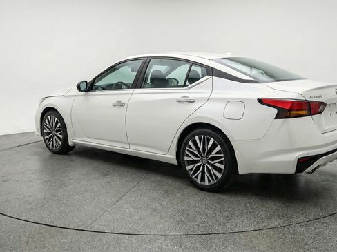 Used 2025 Nissan Altima 2.5 SV image 6