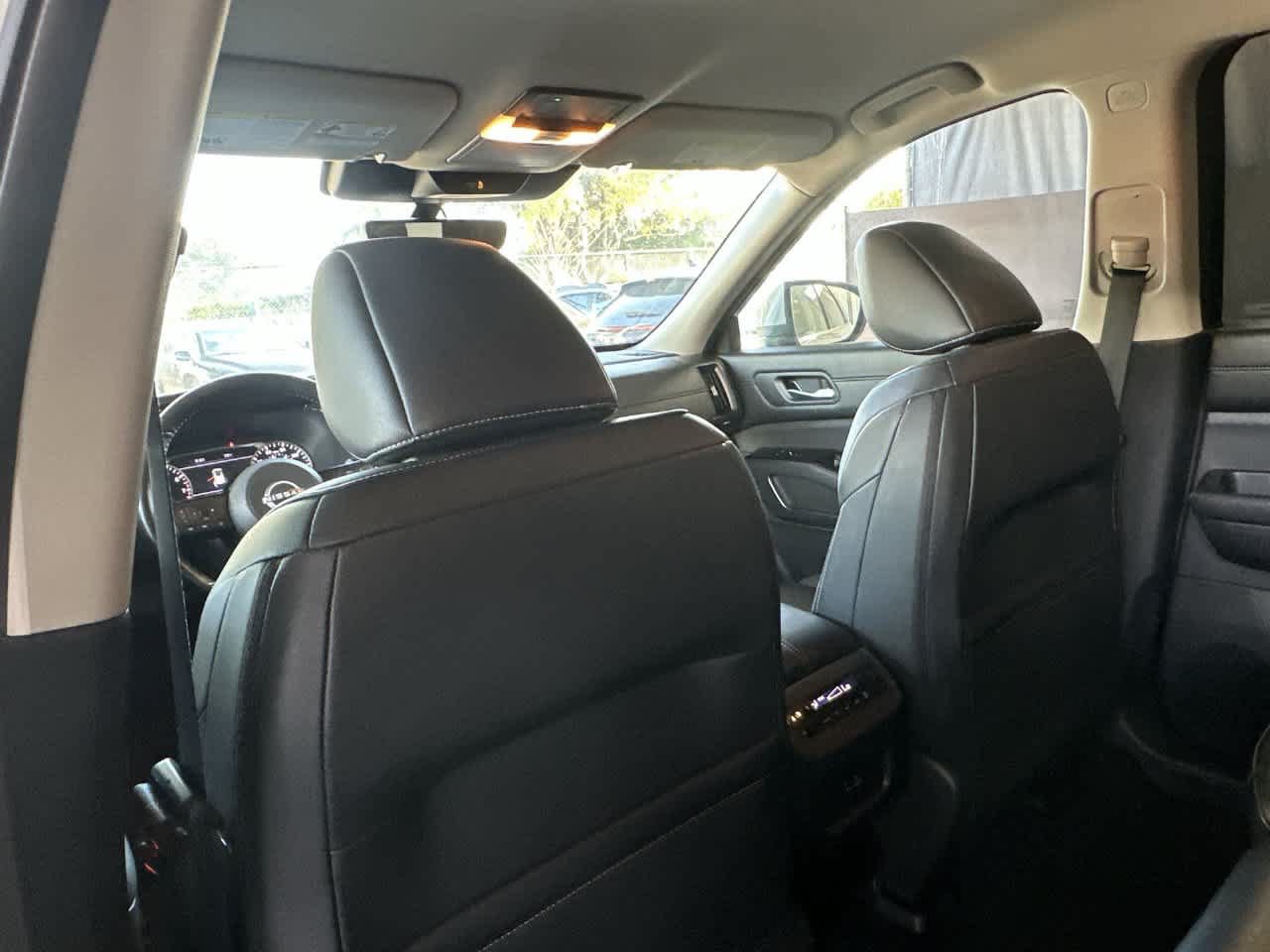 Used 2025 Nissan Pathfinder SL AWD/4WD image 23