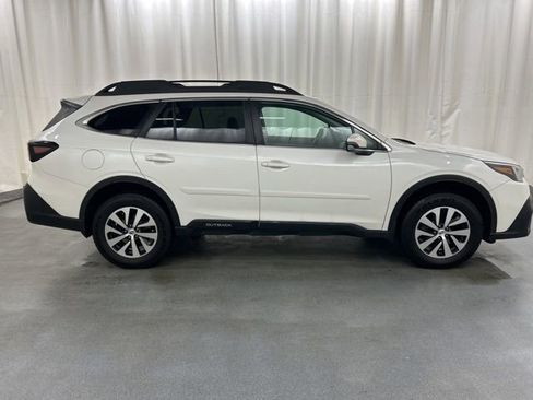Used 2022 Subaru Outback Premium image 7