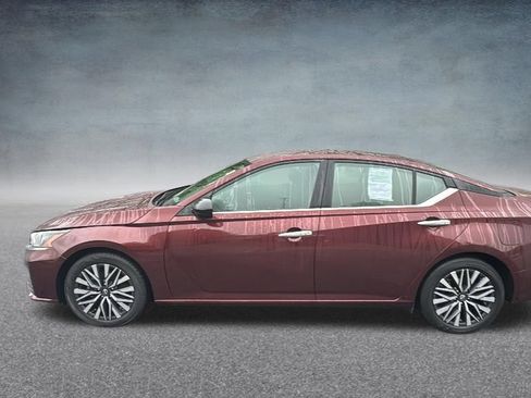 Used 2025 Nissan Altima 2.5 SV FWD image 7