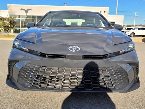 Used 2025 Toyota Camry SE image 14