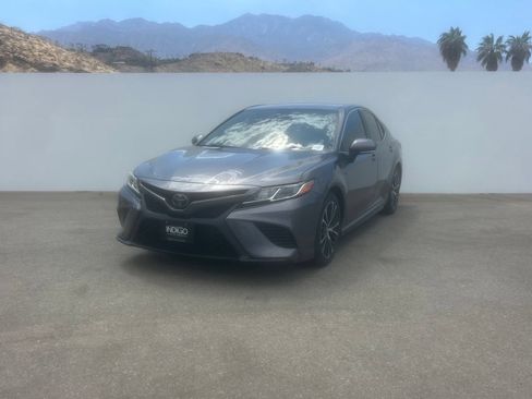 Used 2019 Toyota Camry SE w/ Convenience Package FWD image 1