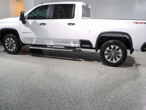 Used 2024 Chevrolet Silverado 2500 Custom image 10