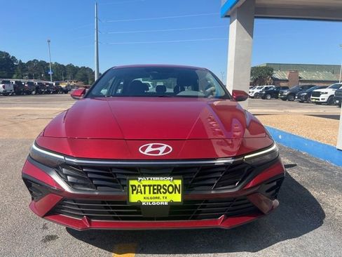 Used 2025 Hyundai Elantra SEL FWD image 5