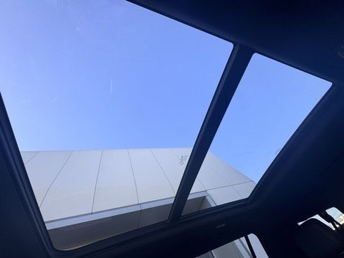 Used 2025 Cadillac Escalade ESV Sport w/ LPO, ONYX Package image 34