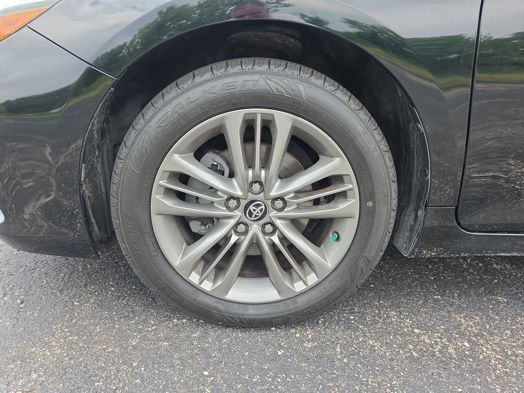 Used 2017 Toyota Camry SE FWD image 14