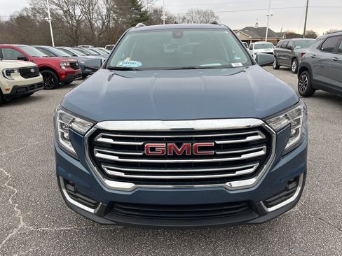Used 2024 GMC Terrain SLT image 2