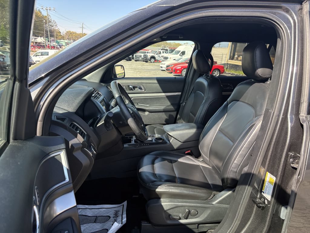 Used 2019 Ford Explorer XLT w/ Equipment Group 202A FWD image 10