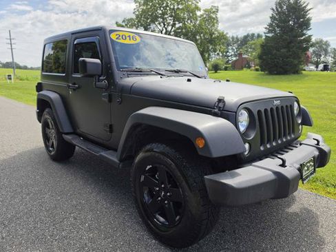 Used 2016 Jeep Wrangler Sport w/ Quick Order Package 23S AWD/4WD image 4