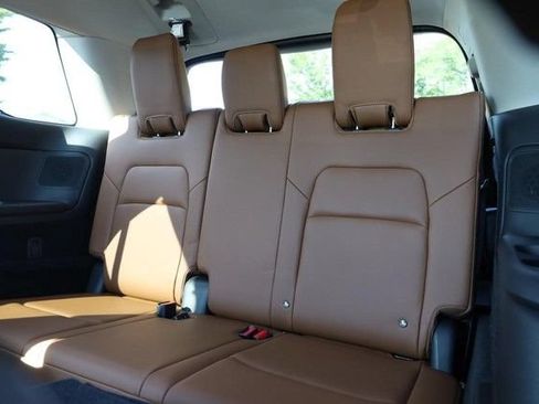 Certified 2025 Nissan Pathfinder Platinum FWD image 30