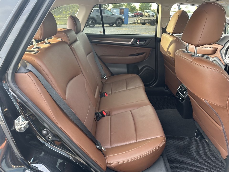 Used 2017 Subaru Outback 3.6R Touring AWD/4WD image 19