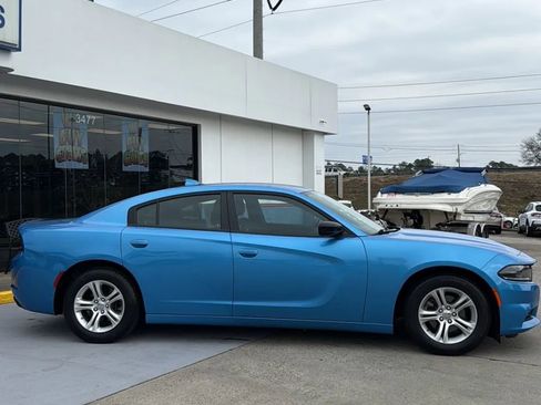 Used 2023 Dodge Charger SXT image 2