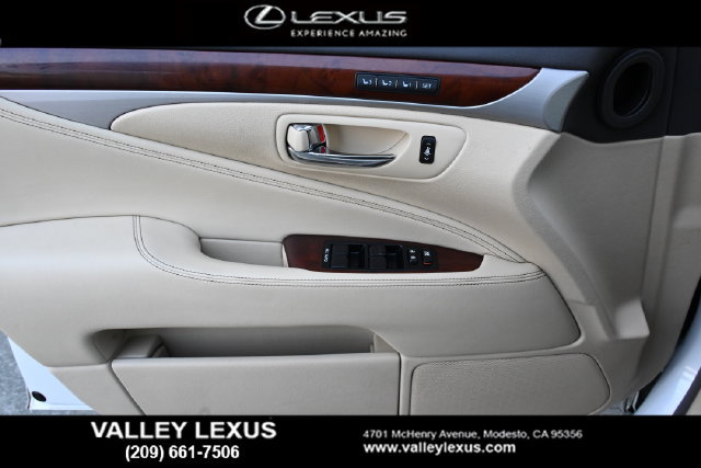 Used 2015 Lexus LS 460 w/ Comfort Package RWD image 12