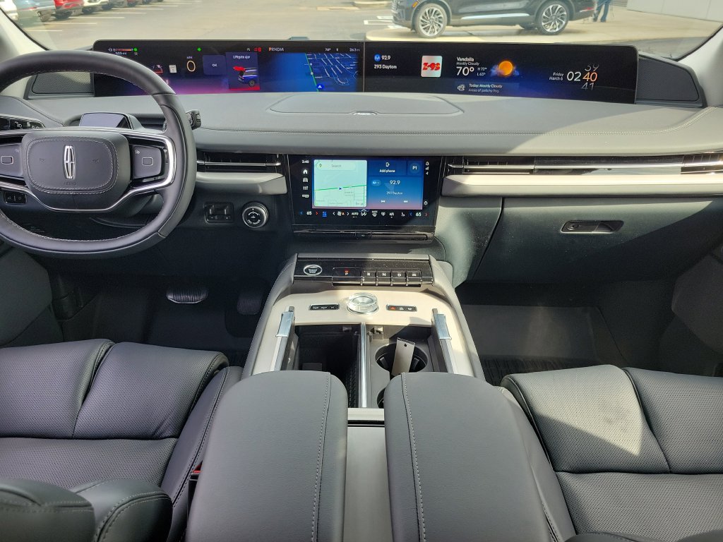 New 2026 Lincoln Navigator L Premier AWD/4WD image 11
