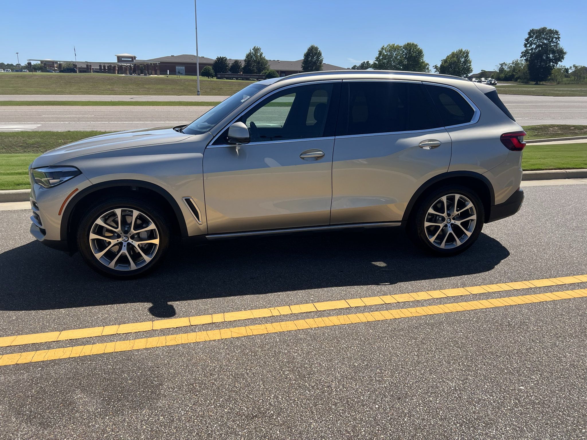 Used 2019 BMW X5 xDrive40i w/ Premium Package 2 AWD/4WD image 8