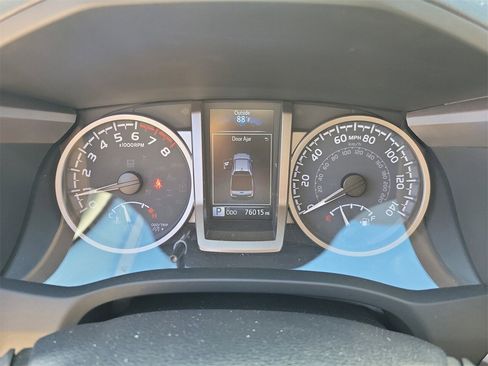 Used 2022 Toyota Tacoma SR5 w/ Technology Package image 21