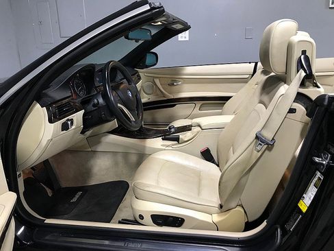Used 2012 BMW 335i Convertible RWD image 18