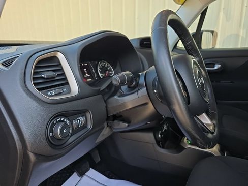 Used 2017 Jeep Renegade Latitude w/ Cold Weather Group AWD/4WD image 16