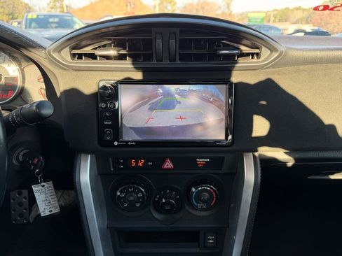 Used 2017 Toyota 86 image 5