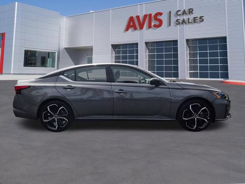 Used 2025 Nissan Altima 2.5 SR FWD image 5