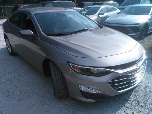 Used 2025 Chevrolet Malibu LT FWD image 4