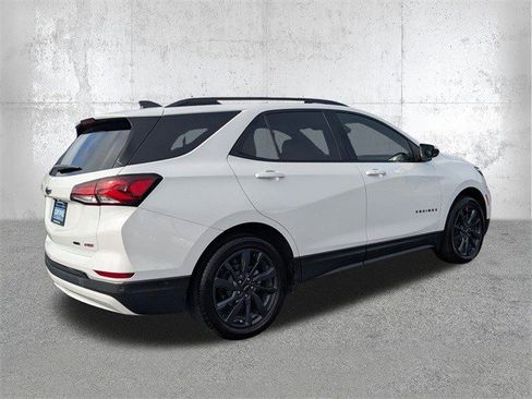 Certified 2022 Chevrolet Equinox RS image 4