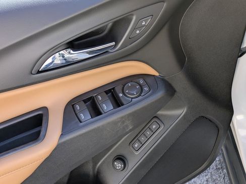 Used 2018 Chevrolet Equinox Premier image 10