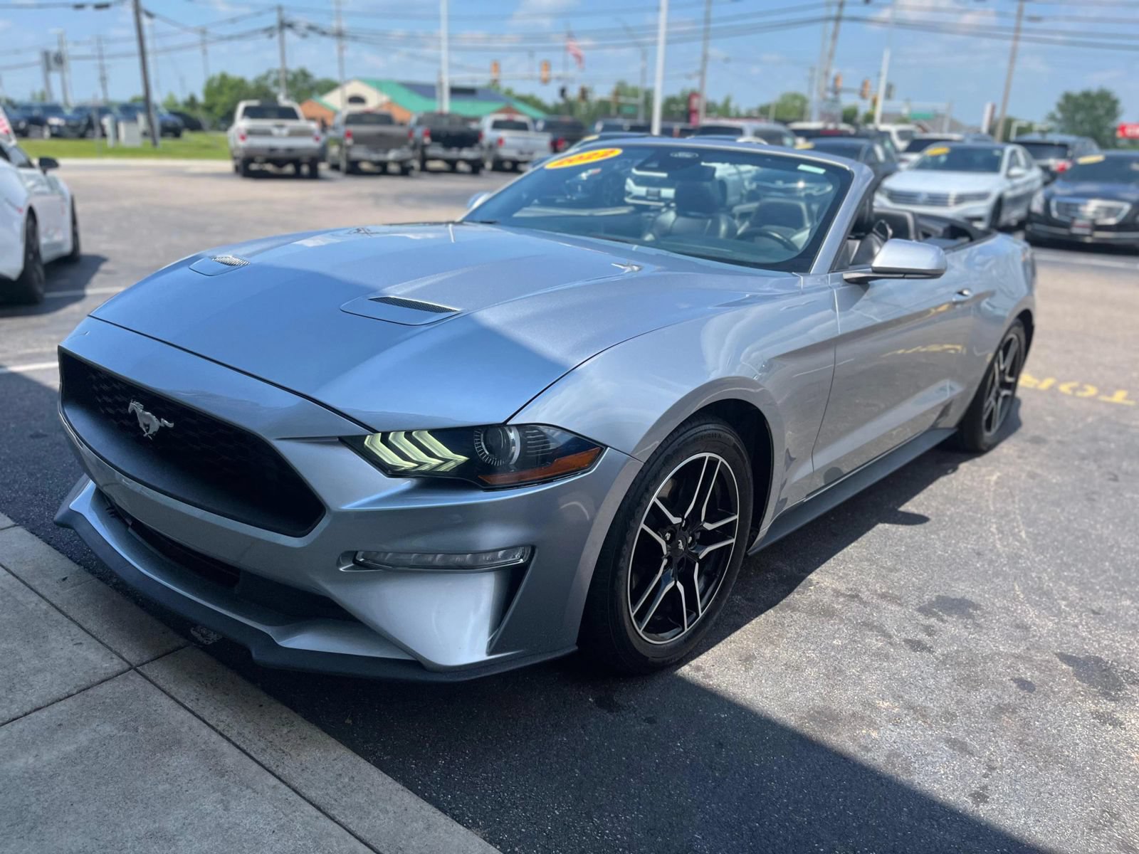Used 2022 Ford Mustang Premium RWD image 2