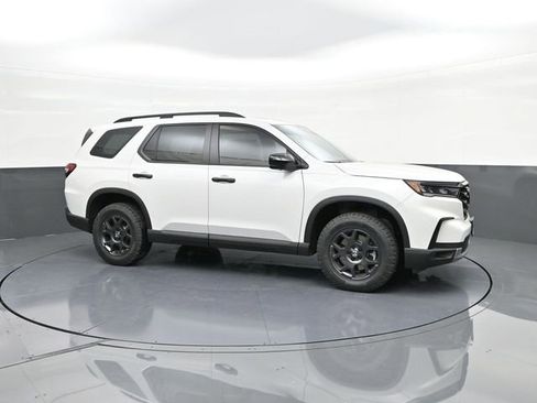 New 2025 Honda Pilot TrailSport image 15