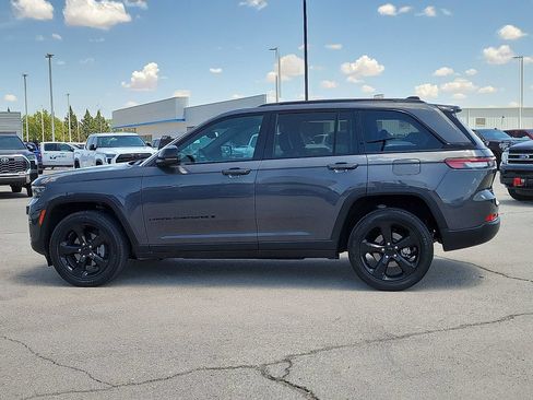 Used 2023 Jeep Grand Cherokee Altitude AWD/4WD image 2