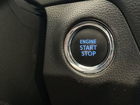 Used 2020 Toyota RAV4 XLE Premium FWD image 29