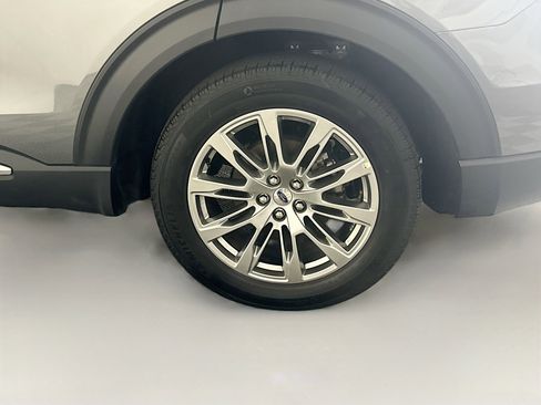 Used 2025 Ford Explorer Platinum image 11