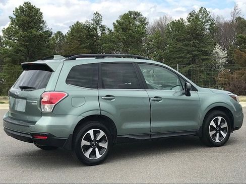 Used 2017 Subaru Forester 2.5i Limited image 4