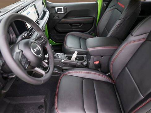 Used 2025 Jeep Gladiator Rubicon image 9