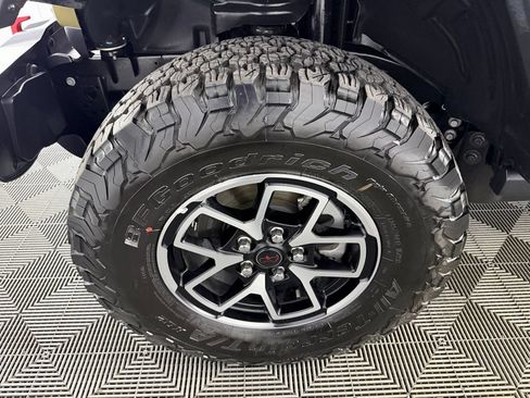 Certified 2026 Jeep Wrangler Unlimited Rubicon AWD/4WD image 12