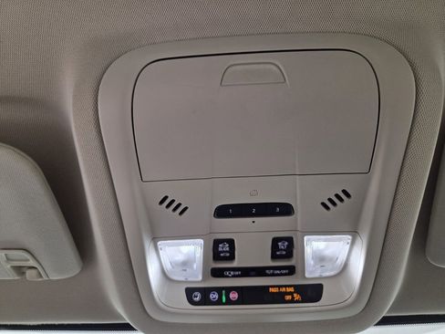 Used 2022 GMC Acadia Denali w/ Denali Ultimate Package image 16