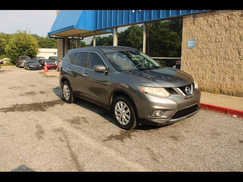 Used 2015 Nissan Rogue S FWD image 1