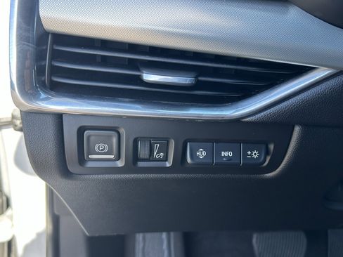 Used 2020 Cadillac XT4 Premium Luxury w/ Technology Package FWD image 15