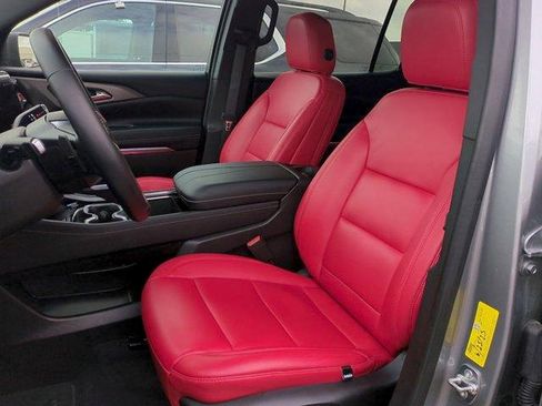 Used 2025 Chevrolet Traverse LT w/ Midnight/Sport Edition image 18