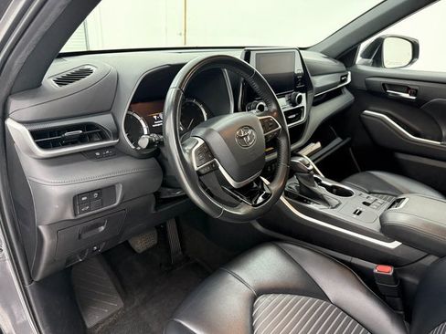 Used 2023 Toyota Highlander XSE image 8