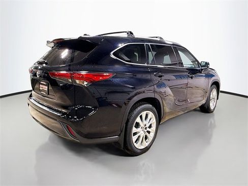 Used 2020 Toyota Highlander Limited image 6