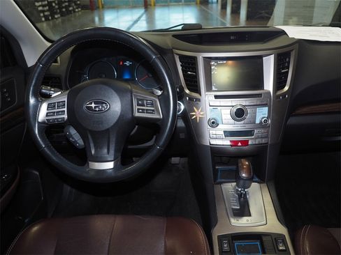 Used 2014 Subaru Outback 2.5i Limited image 9