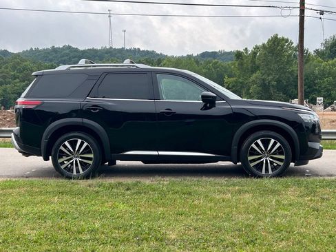 Used 2024 Nissan Pathfinder Platinum AWD/4WD image 3