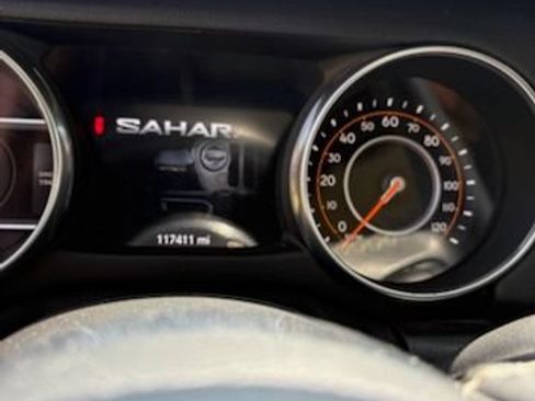 Used 2018 Jeep Wrangler Unlimited Sahara AWD/4WD image 9